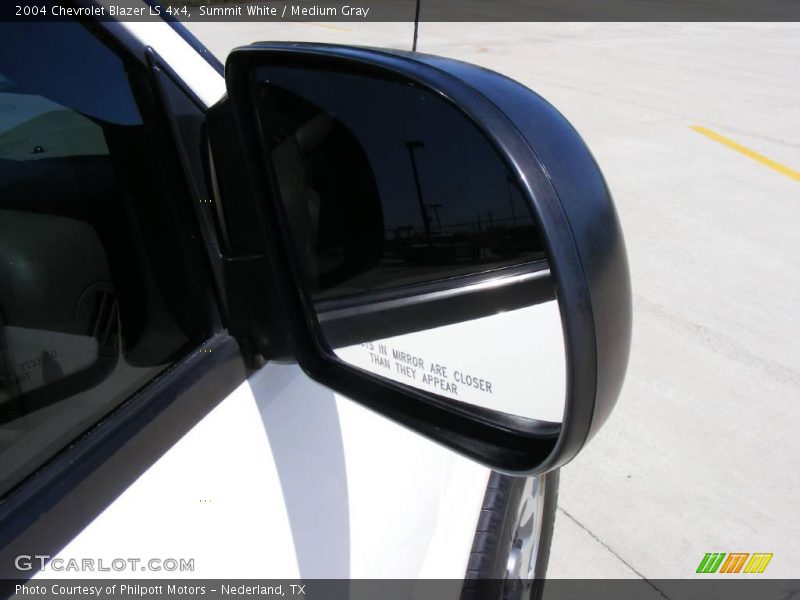 Summit White / Medium Gray 2004 Chevrolet Blazer LS 4x4