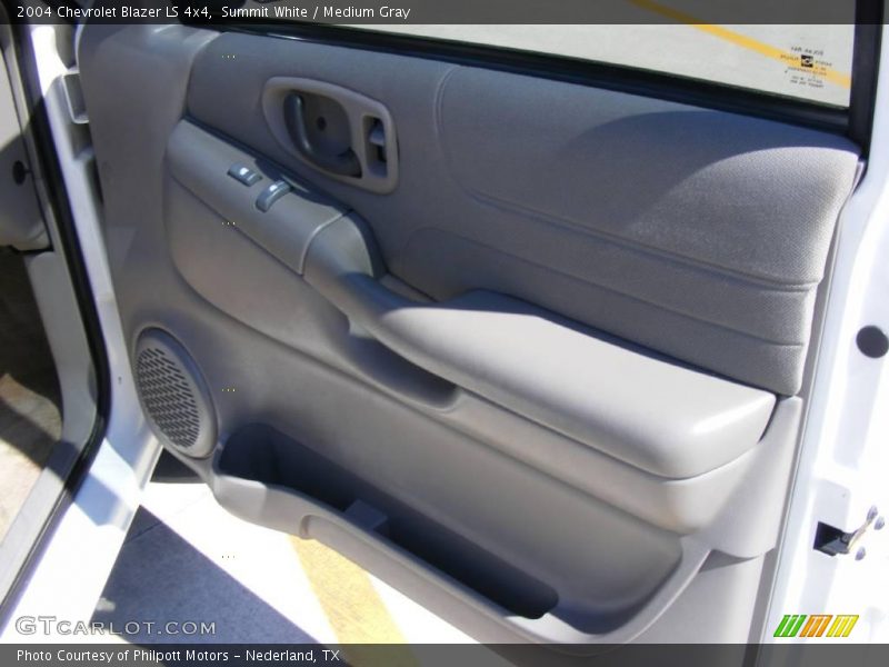 Summit White / Medium Gray 2004 Chevrolet Blazer LS 4x4