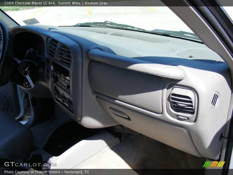 Summit White / Medium Gray 2004 Chevrolet Blazer LS 4x4