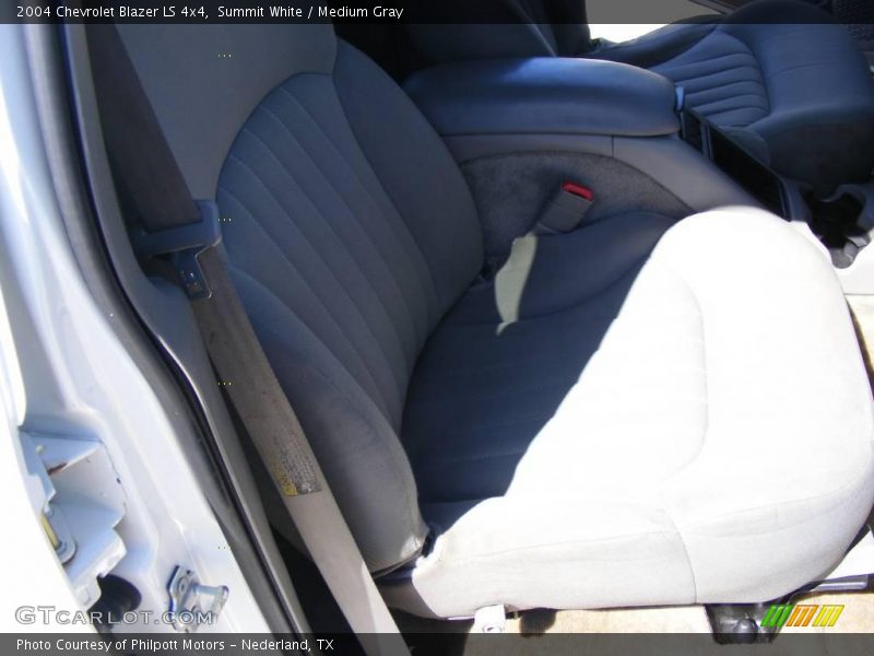 Summit White / Medium Gray 2004 Chevrolet Blazer LS 4x4