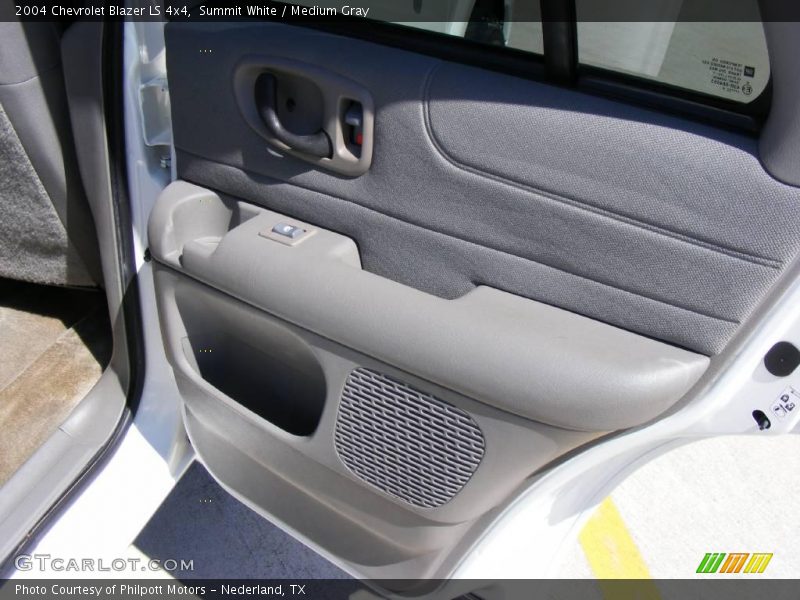 Summit White / Medium Gray 2004 Chevrolet Blazer LS 4x4