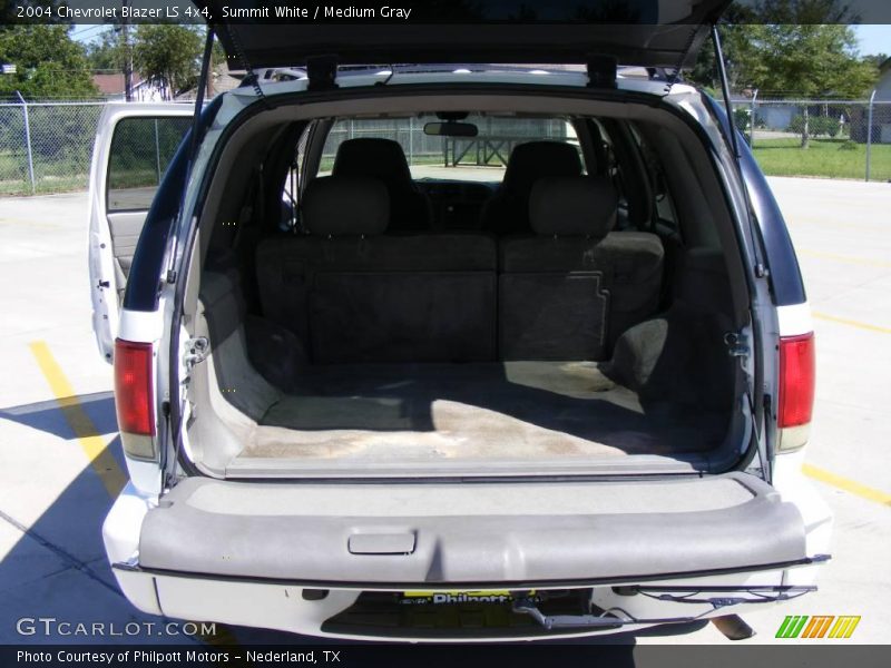 Summit White / Medium Gray 2004 Chevrolet Blazer LS 4x4