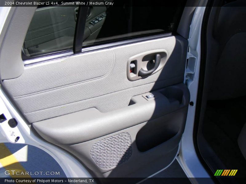 Summit White / Medium Gray 2004 Chevrolet Blazer LS 4x4