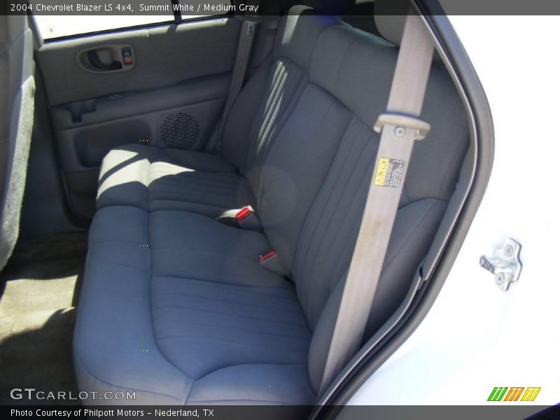 Summit White / Medium Gray 2004 Chevrolet Blazer LS 4x4