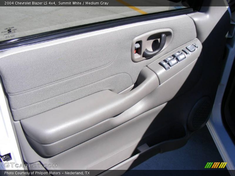 Summit White / Medium Gray 2004 Chevrolet Blazer LS 4x4