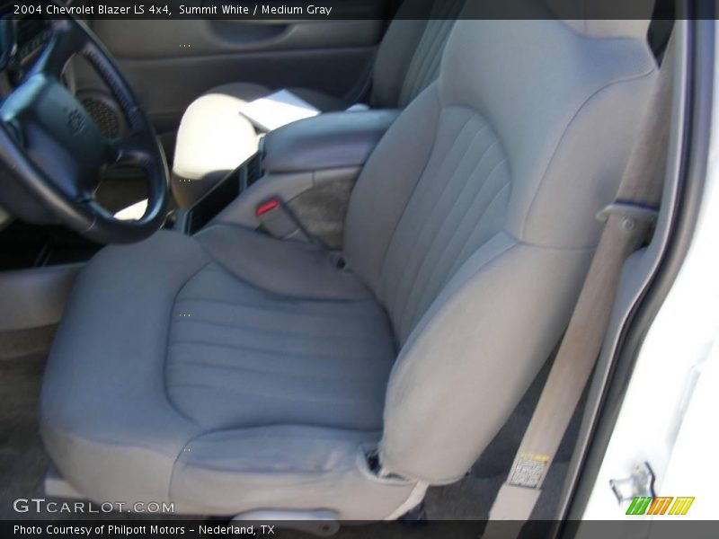 Summit White / Medium Gray 2004 Chevrolet Blazer LS 4x4