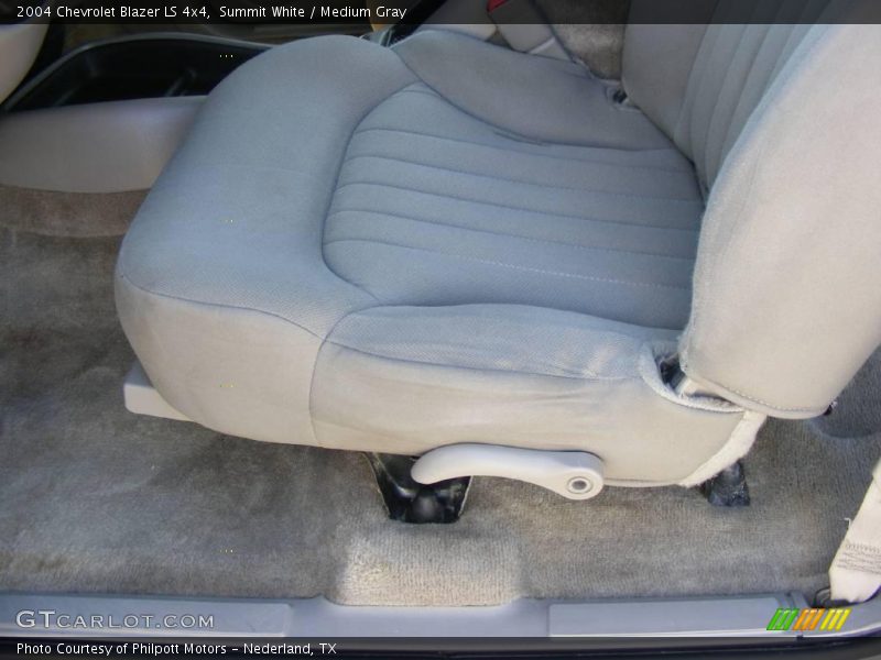 Summit White / Medium Gray 2004 Chevrolet Blazer LS 4x4