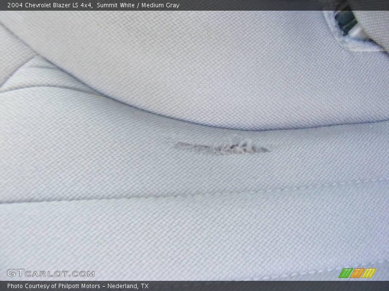Summit White / Medium Gray 2004 Chevrolet Blazer LS 4x4