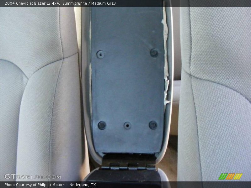 Summit White / Medium Gray 2004 Chevrolet Blazer LS 4x4