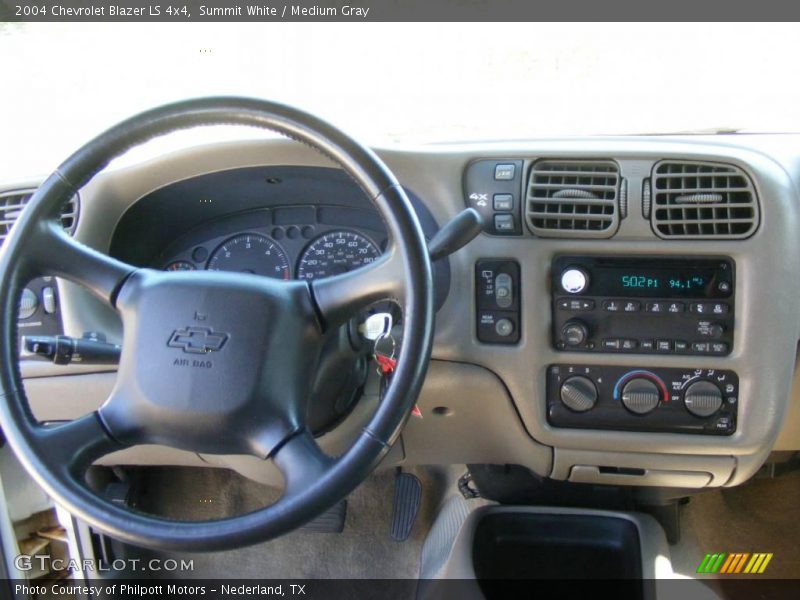 Summit White / Medium Gray 2004 Chevrolet Blazer LS 4x4