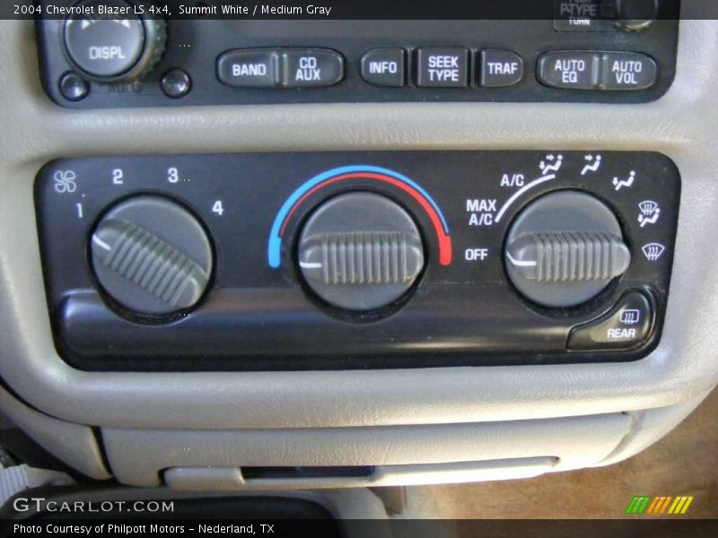 Summit White / Medium Gray 2004 Chevrolet Blazer LS 4x4