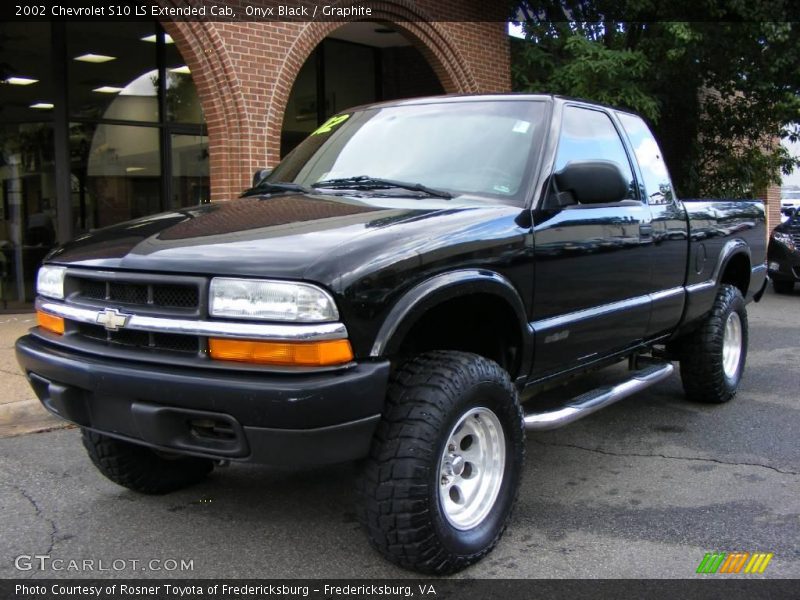 Onyx Black / Graphite 2002 Chevrolet S10 LS Extended Cab