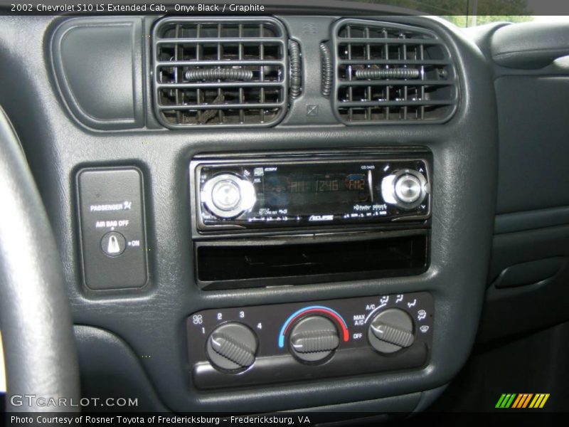 Onyx Black / Graphite 2002 Chevrolet S10 LS Extended Cab