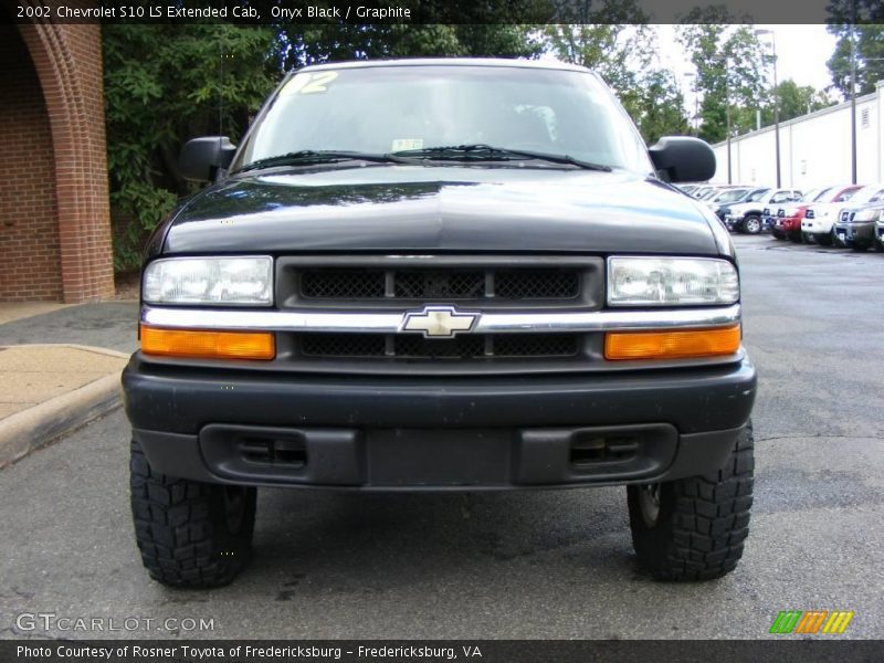 Onyx Black / Graphite 2002 Chevrolet S10 LS Extended Cab