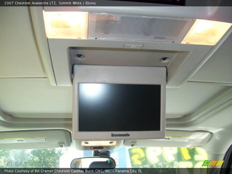 Summit White / Ebony 2007 Chevrolet Avalanche LTZ