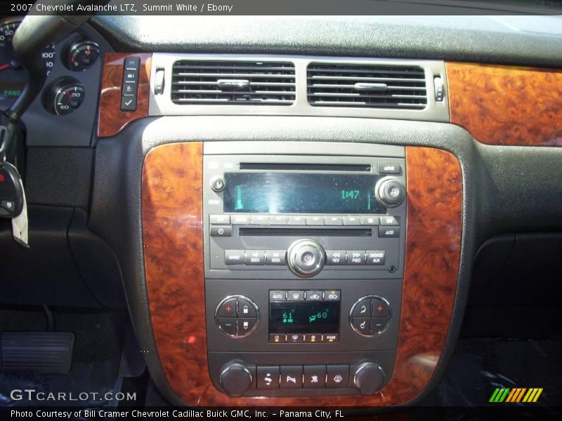 Summit White / Ebony 2007 Chevrolet Avalanche LTZ