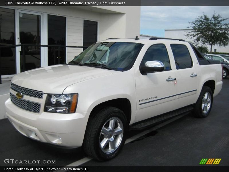 White Diamond Tricoat / Light Cashmere 2009 Chevrolet Avalanche LTZ