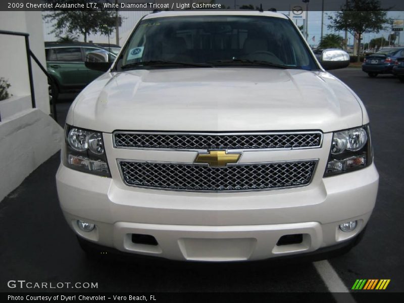 White Diamond Tricoat / Light Cashmere 2009 Chevrolet Avalanche LTZ
