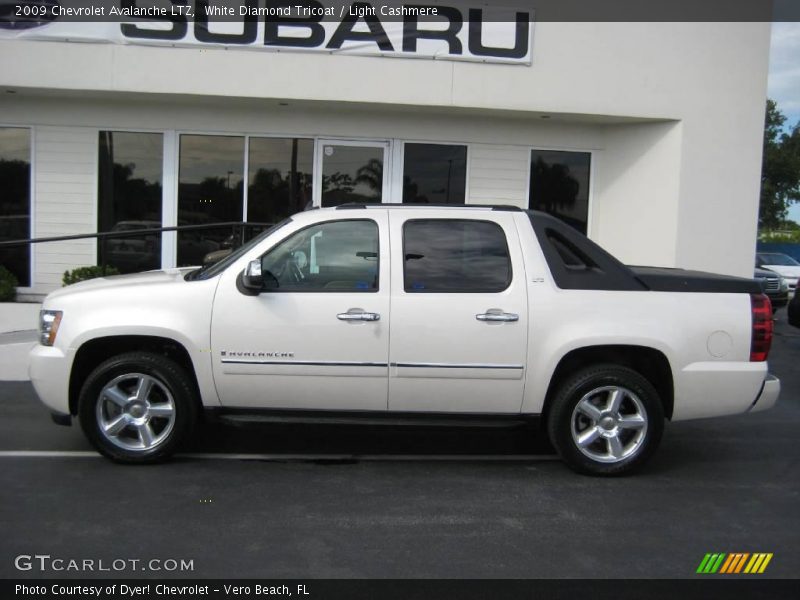 White Diamond Tricoat / Light Cashmere 2009 Chevrolet Avalanche LTZ