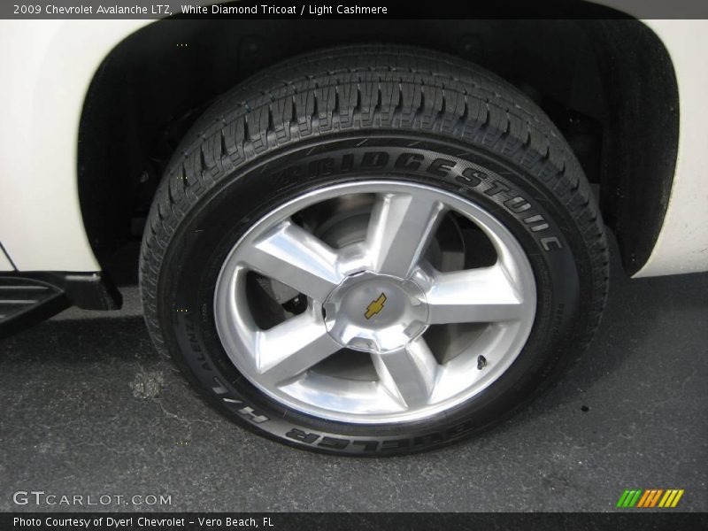 White Diamond Tricoat / Light Cashmere 2009 Chevrolet Avalanche LTZ