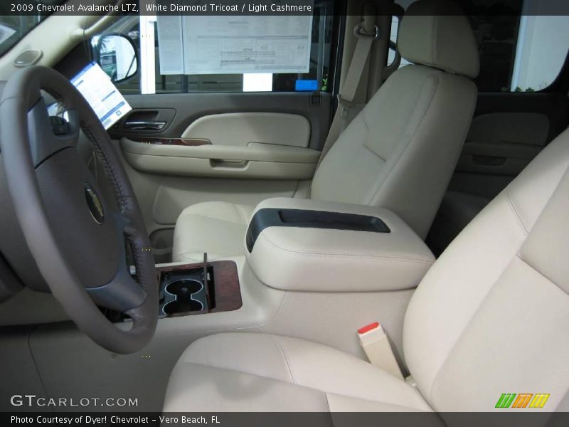 White Diamond Tricoat / Light Cashmere 2009 Chevrolet Avalanche LTZ