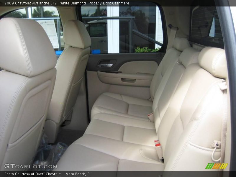 White Diamond Tricoat / Light Cashmere 2009 Chevrolet Avalanche LTZ