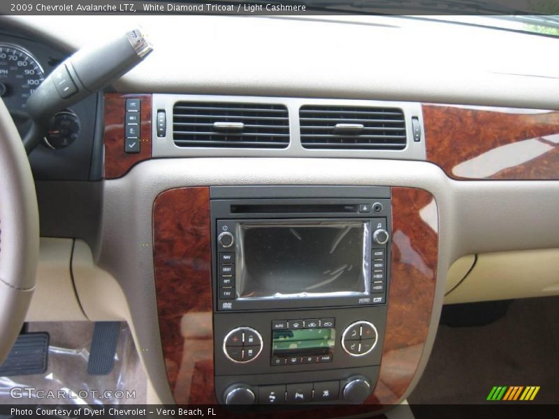 White Diamond Tricoat / Light Cashmere 2009 Chevrolet Avalanche LTZ