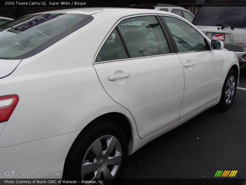 Super White / Bisque 2009 Toyota Camry LE