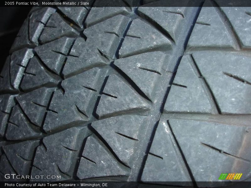 Moonstone Metallic / Slate 2005 Pontiac Vibe