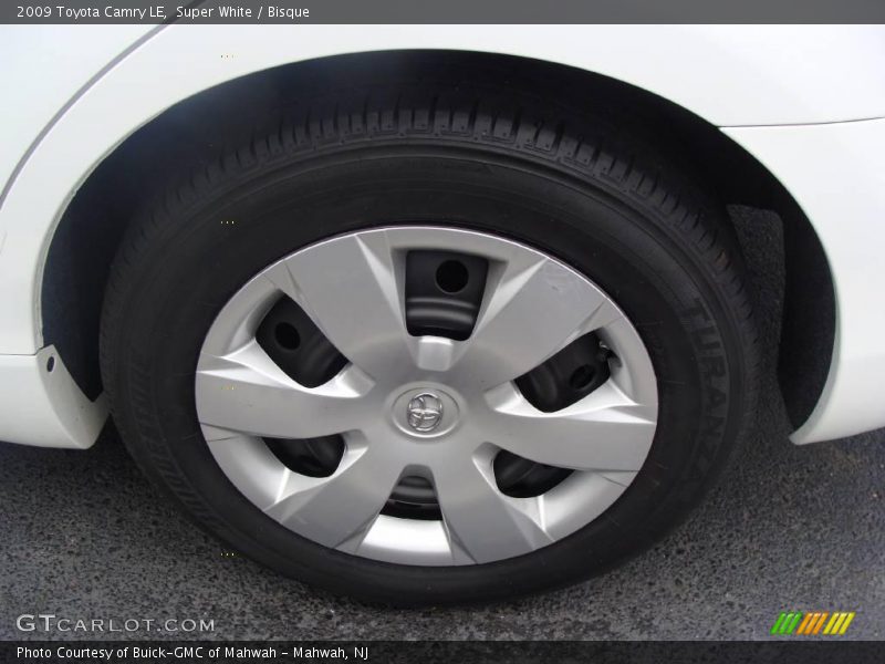 Super White / Bisque 2009 Toyota Camry LE