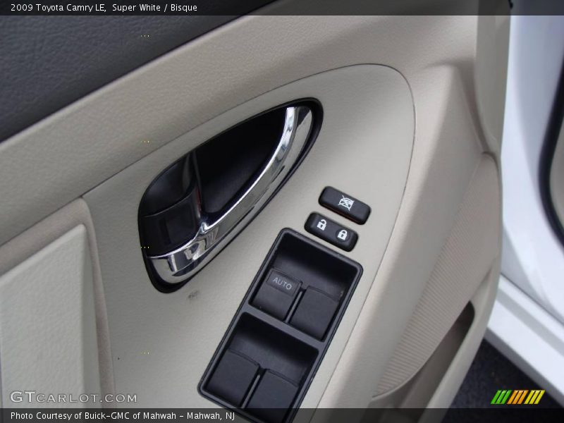Super White / Bisque 2009 Toyota Camry LE