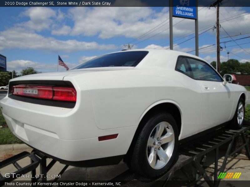 Stone White / Dark Slate Gray 2010 Dodge Challenger SE