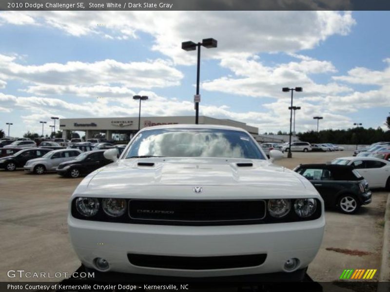 Stone White / Dark Slate Gray 2010 Dodge Challenger SE