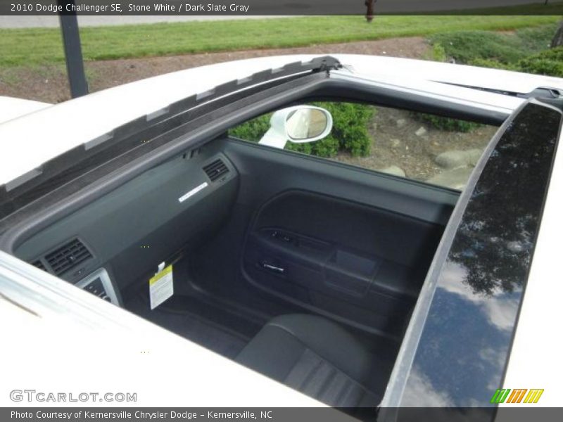 Stone White / Dark Slate Gray 2010 Dodge Challenger SE