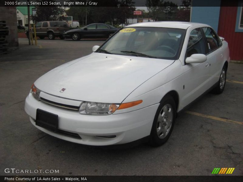 Bright White / Gray 2000 Saturn L Series LS2 Sedan