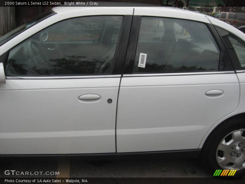 Bright White / Gray 2000 Saturn L Series LS2 Sedan