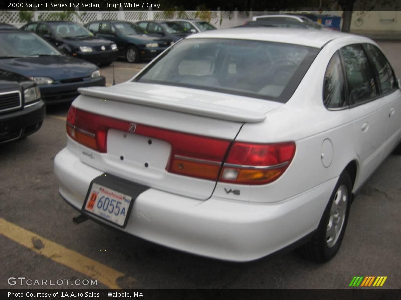 Bright White / Gray 2000 Saturn L Series LS2 Sedan