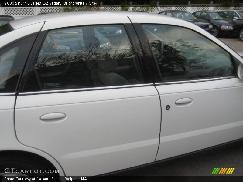 Bright White / Gray 2000 Saturn L Series LS2 Sedan