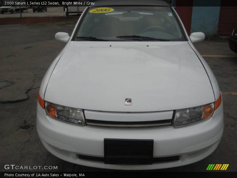 Bright White / Gray 2000 Saturn L Series LS2 Sedan