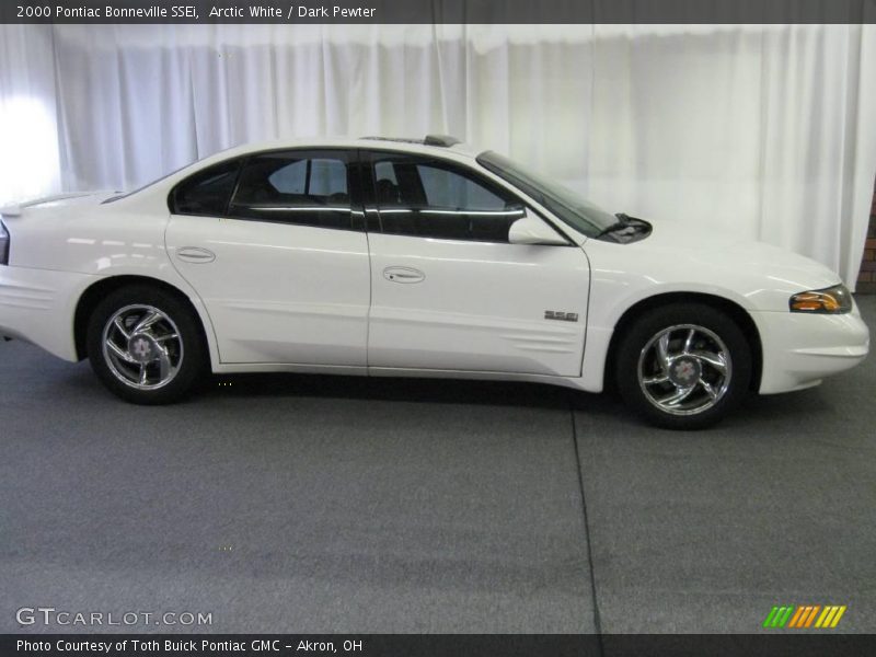 Arctic White / Dark Pewter 2000 Pontiac Bonneville SSEi