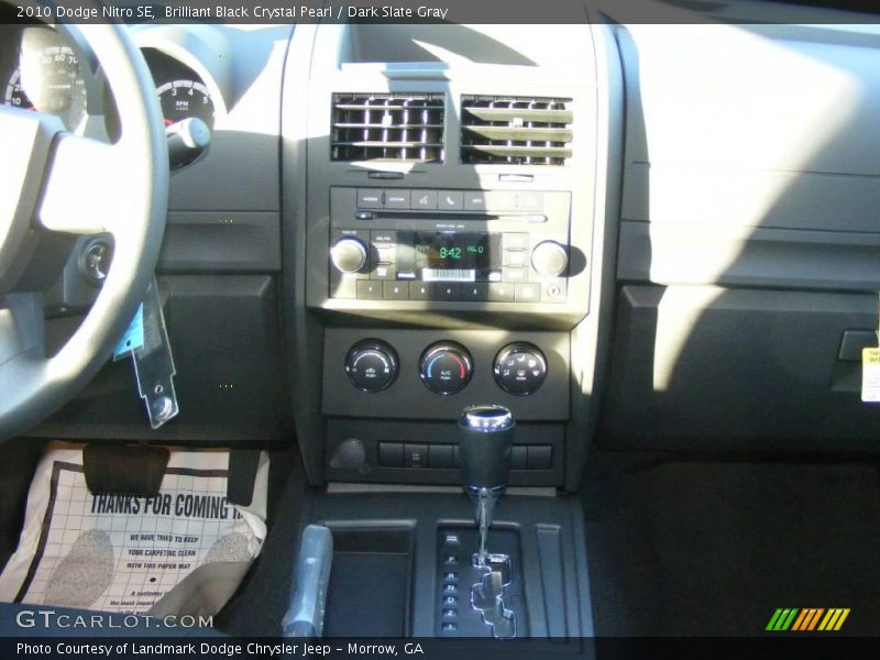 Brilliant Black Crystal Pearl / Dark Slate Gray 2010 Dodge Nitro SE