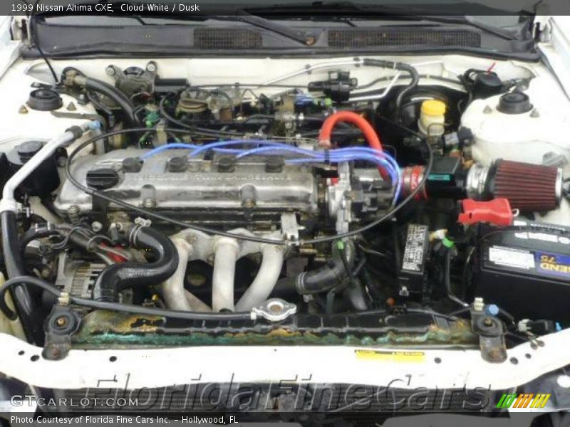 Cloud White / Dusk 1999 Nissan Altima GXE