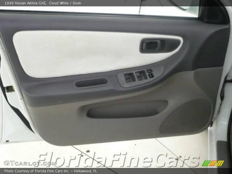 Cloud White / Dusk 1999 Nissan Altima GXE