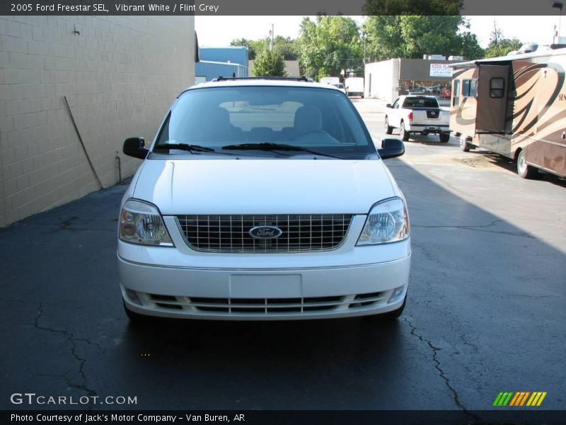 Vibrant White / Flint Grey 2005 Ford Freestar SEL