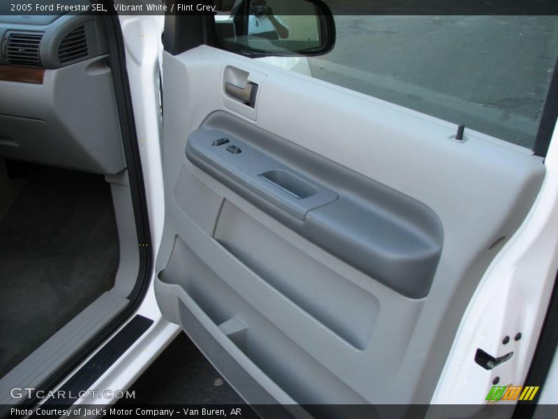 Vibrant White / Flint Grey 2005 Ford Freestar SEL