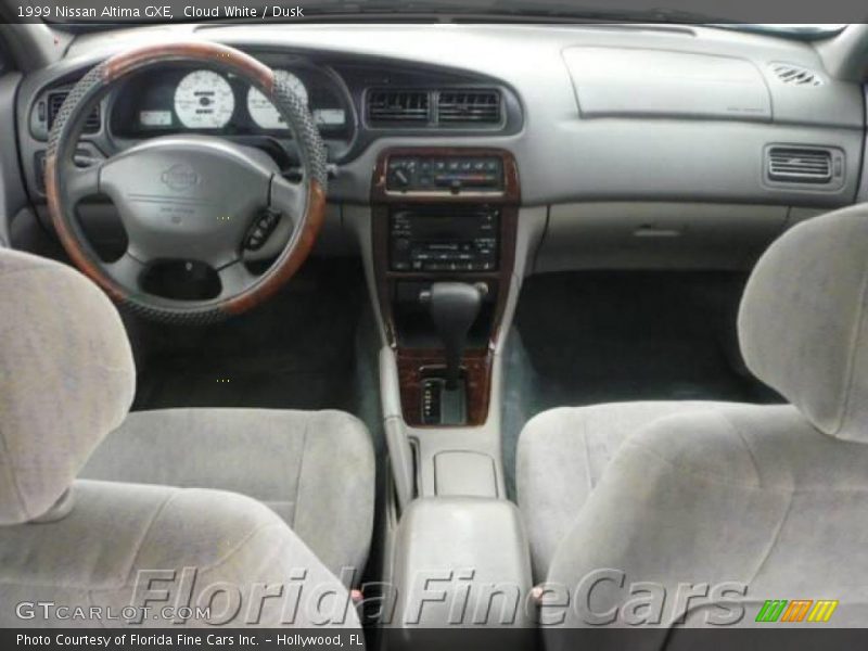 Cloud White / Dusk 1999 Nissan Altima GXE
