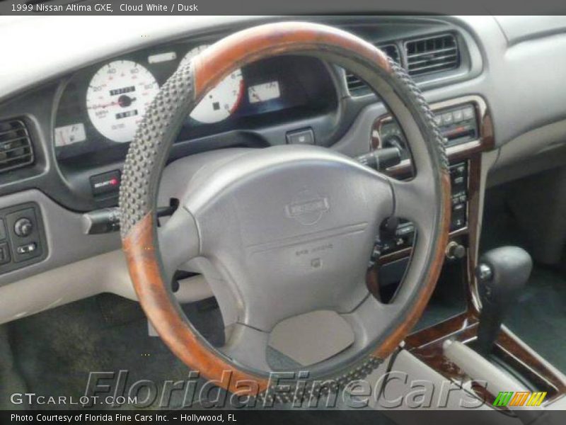 Cloud White / Dusk 1999 Nissan Altima GXE