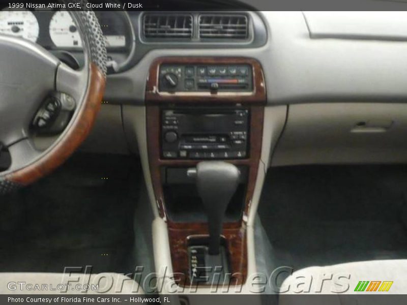 Cloud White / Dusk 1999 Nissan Altima GXE
