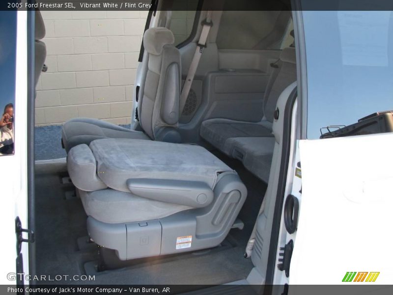 Vibrant White / Flint Grey 2005 Ford Freestar SEL