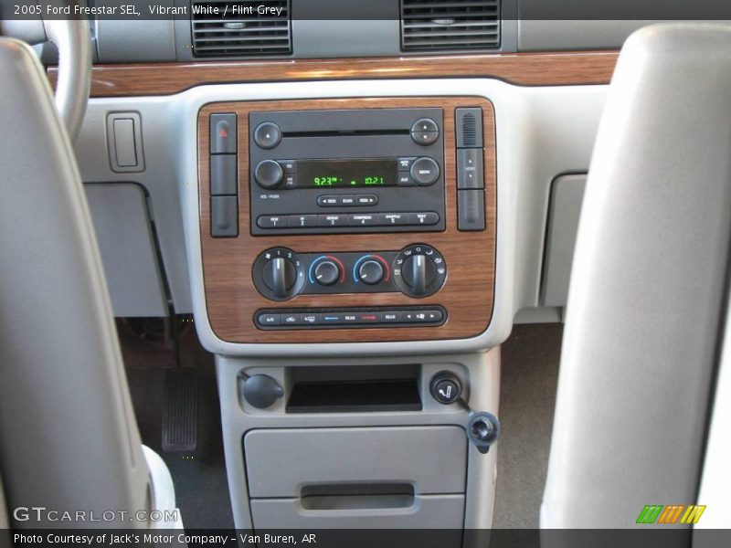 Vibrant White / Flint Grey 2005 Ford Freestar SEL